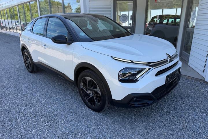 Hvid Citroën C4 fra 2024 set udefra