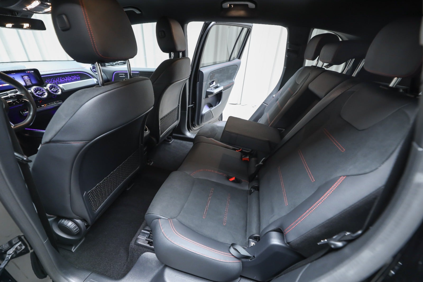 Sort Mercedes EQB250+ fra 2025
