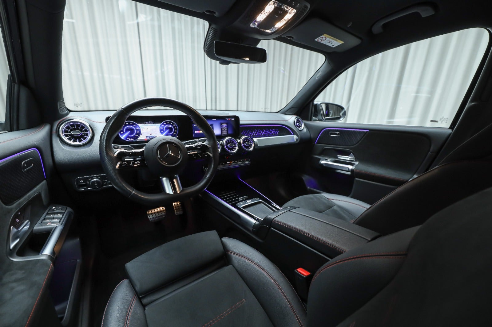 Sort Mercedes EQB250+ fra 2025