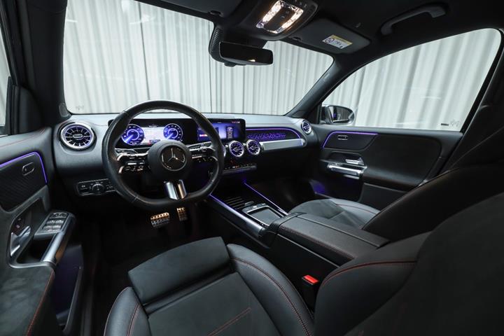 Sort Mercedes EQB250+ fra 2025