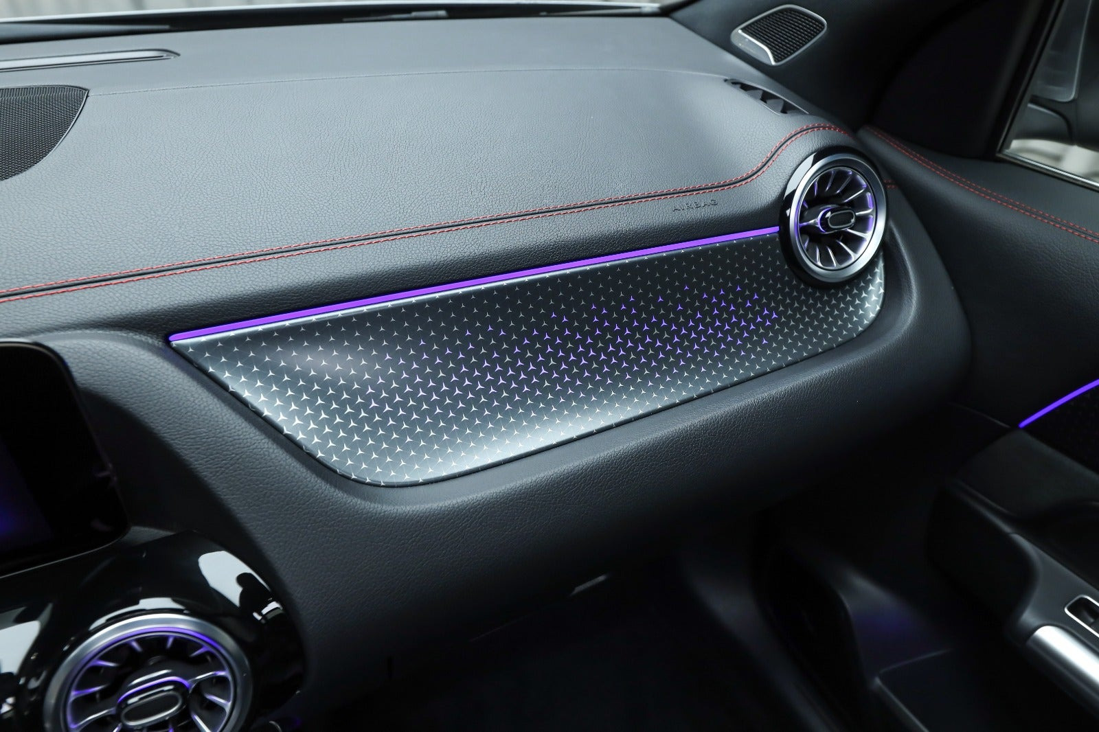 Grå Mercedes EQA250+ fra 2024
