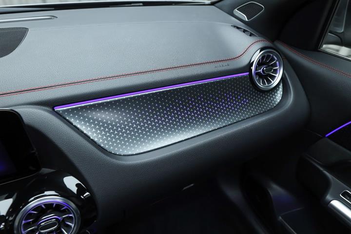 Grå Mercedes EQA250+ fra 2024
