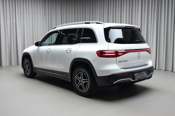 Hvid Mercedes EQB250+ fra 2026