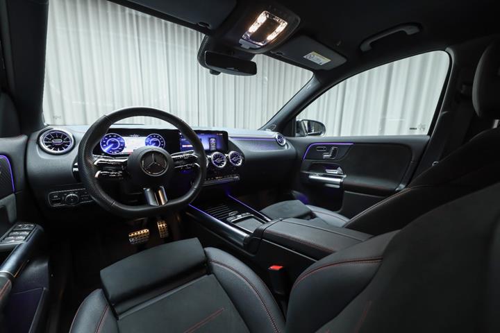 Sort Mercedes EQA250+ fra 2025