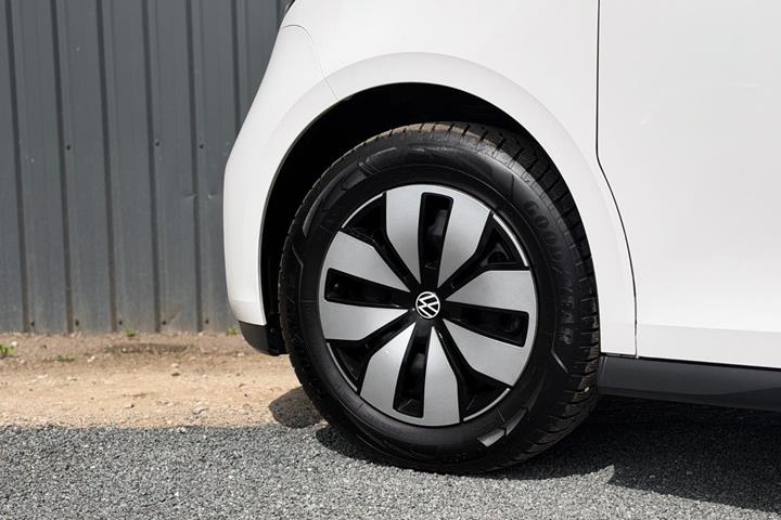 Hvid VW ID.Buzz fra 2023