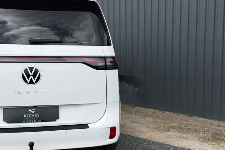 Hvid VW ID.Buzz fra 2023