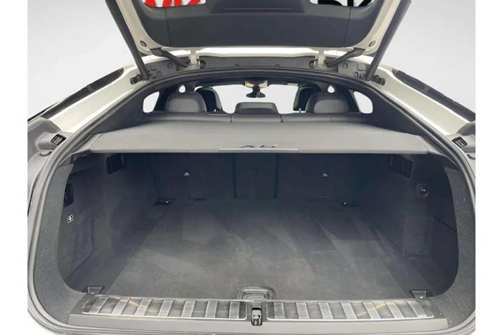 Hvid BMW X6 fra 2020