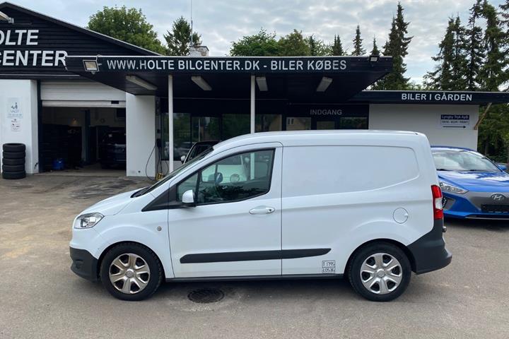 Hvid Ford Transit Courier fra 2014