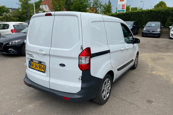 Hvid Ford Transit Courier fra 2014