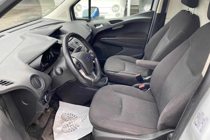 Hvid Ford Transit Courier fra 2014