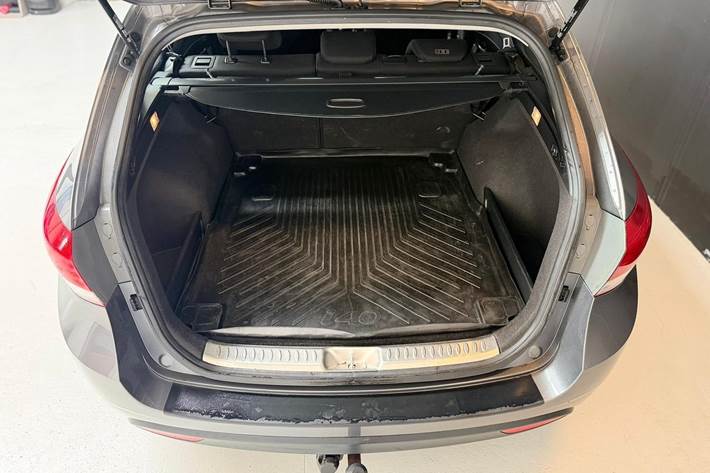 Grå Hyundai i40 fra 2015