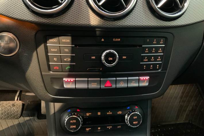 Grå Mercedes B180 d fra 2017