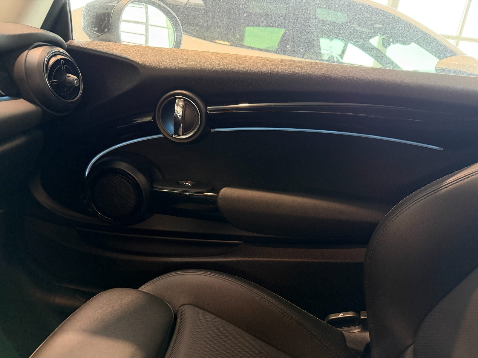 Sølv Mini Cooper SE fra 2023