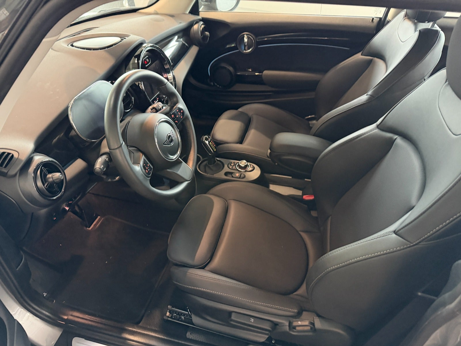 Sort Mini Cooper SE fra 2023