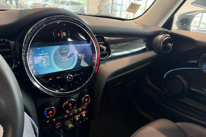 Sort Mini Cooper SE fra 2023