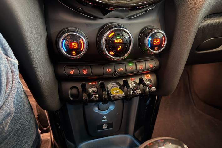 Sort Mini Cooper SE fra 2023