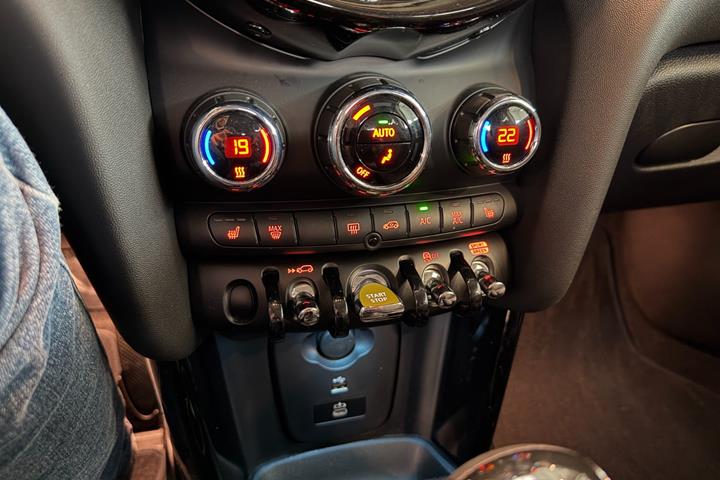 Sort Mini Cooper SE fra 2023