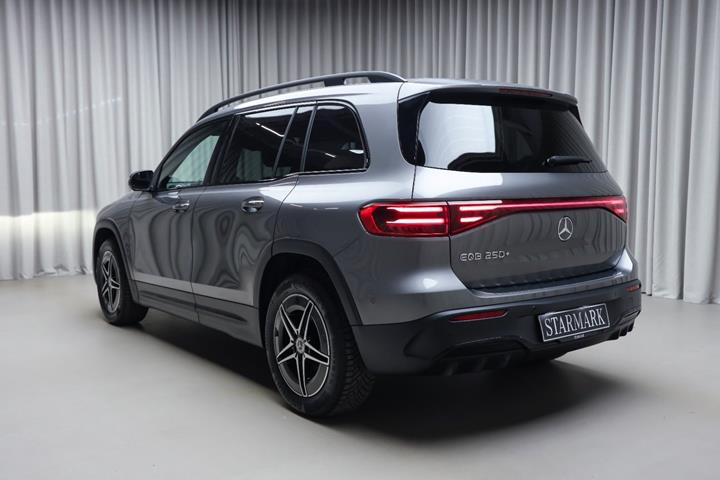 Grå Mercedes EQB250+ fra 2026
