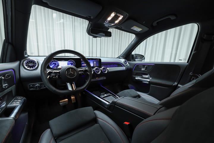 Grå Mercedes EQB250+ fra 2026