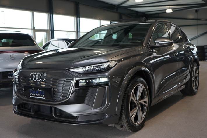 Grå Audi Q6 e-tron fra 2025