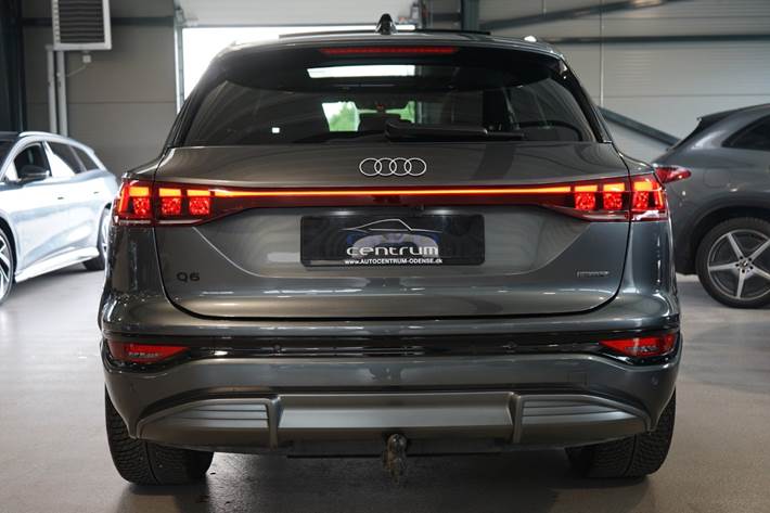 Grå Audi Q6 e-tron fra 2025