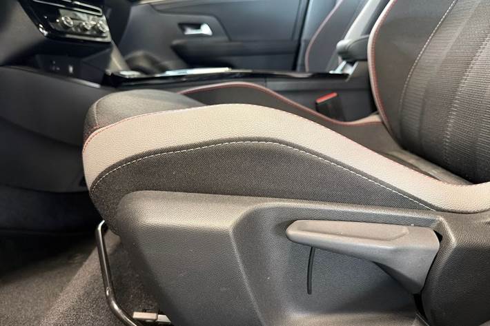 Sort Opel Mokka-e fra 2023