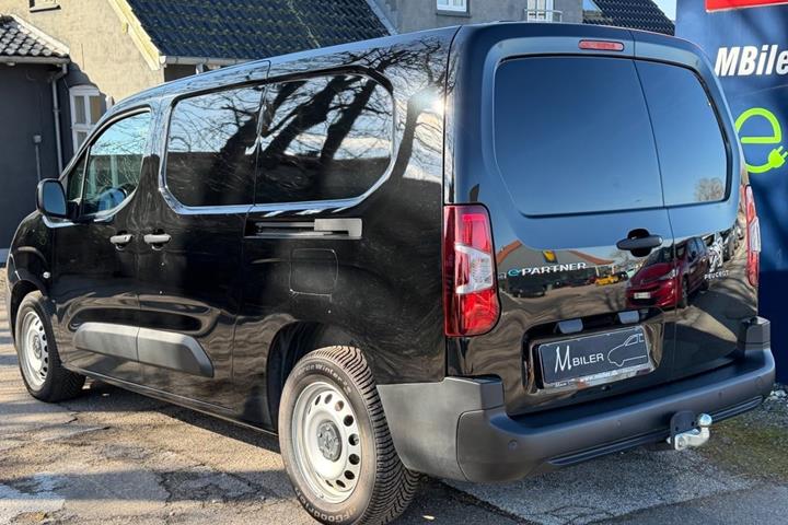 Sort Peugeot e-Partner fra 2023