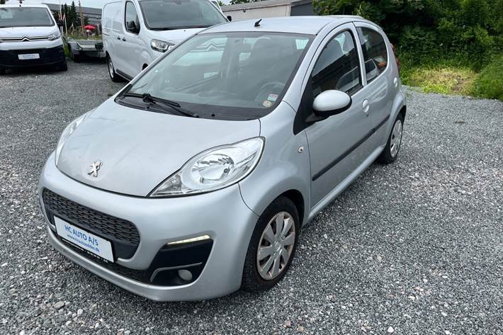 Sølv Peugeot 107 fra 2014