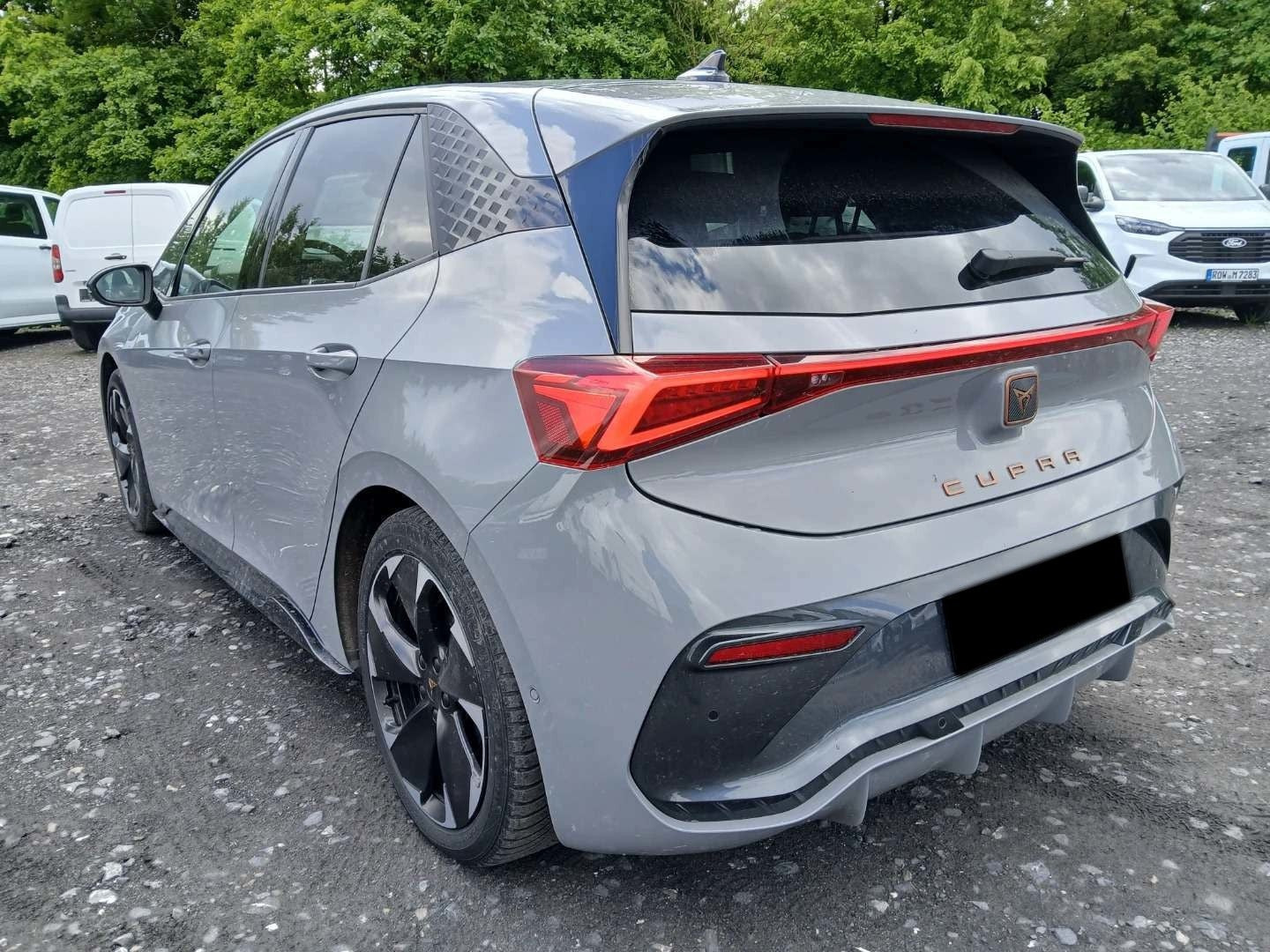 Grå Cupra Born fra 2023