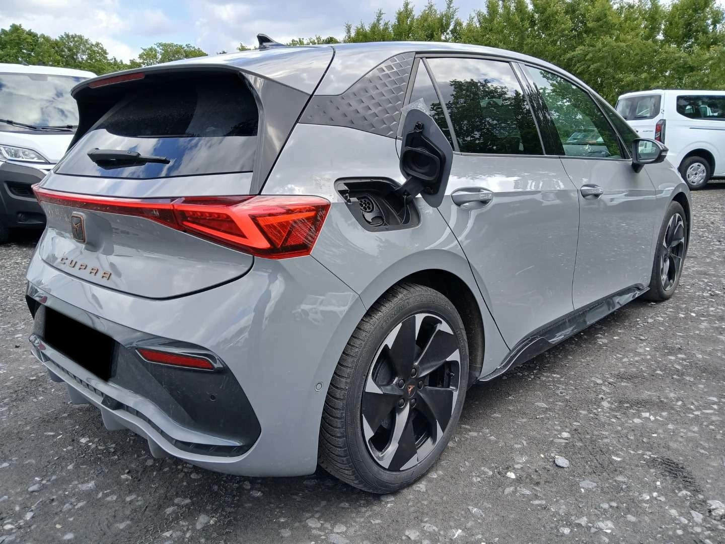 Grå Cupra Born fra 2023
