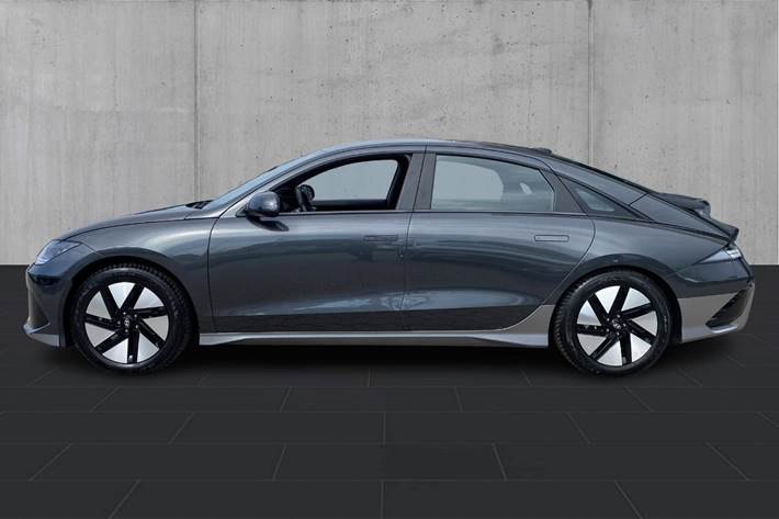Grå Hyundai Ioniq 6 fra 2023