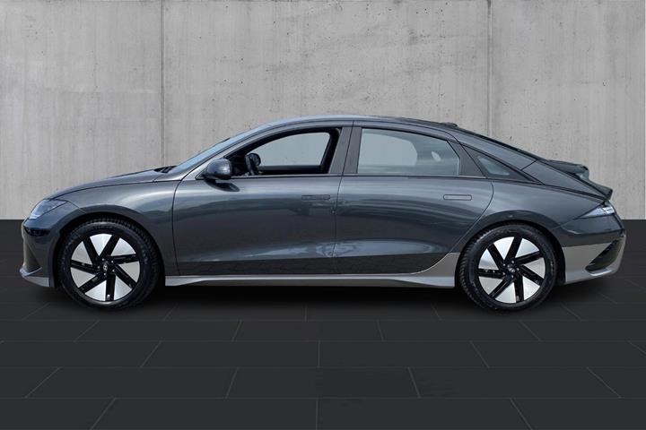 Grå Hyundai Ioniq 6 fra 2023