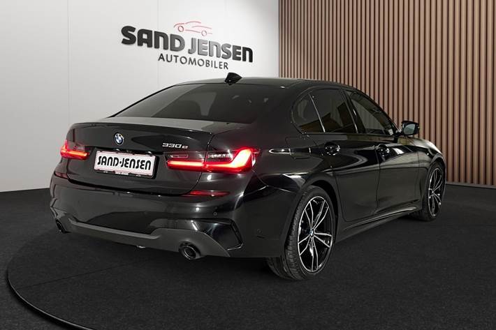 Sort BMW 330e fra 2020