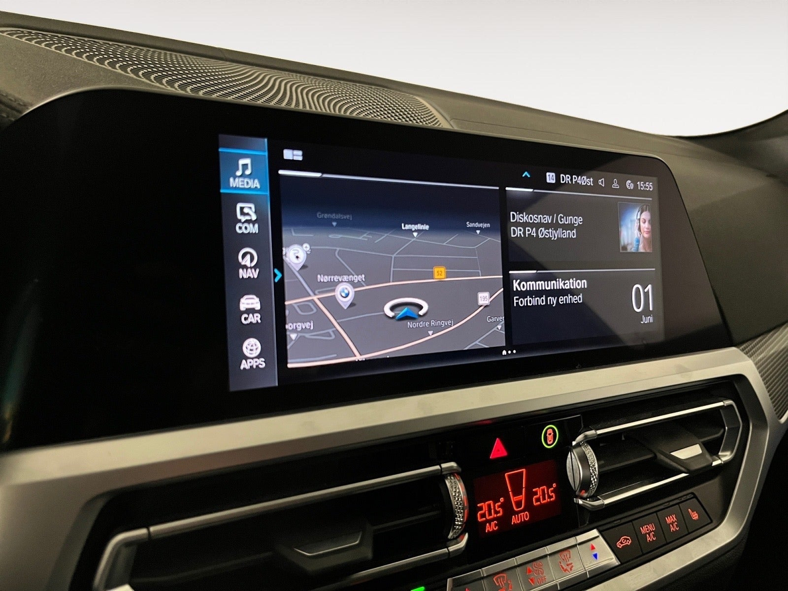Sort BMW 330e fra 2020