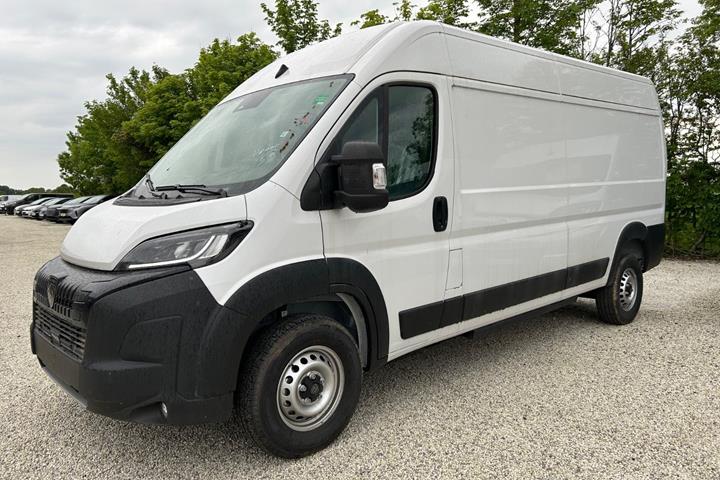 Hvid Peugeot e-Boxer 435 fra 2024