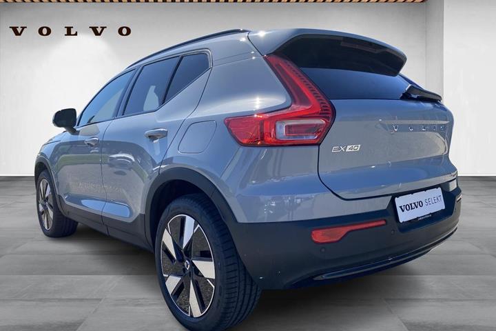 Grå Volvo EX40 fra 2025