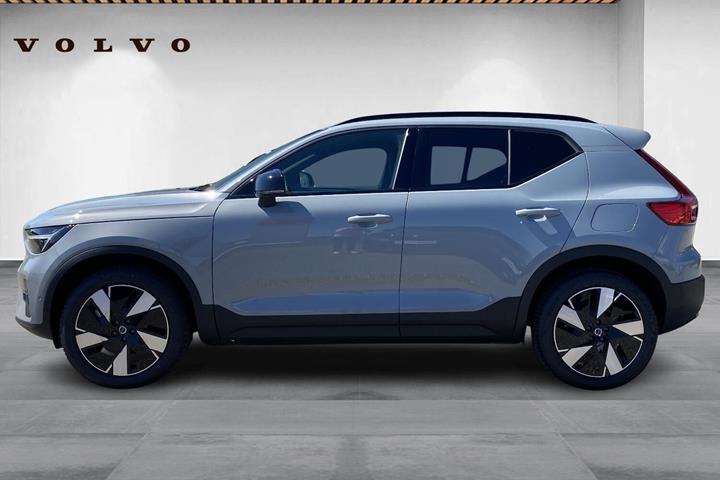 Grå Volvo EX40 fra 2025