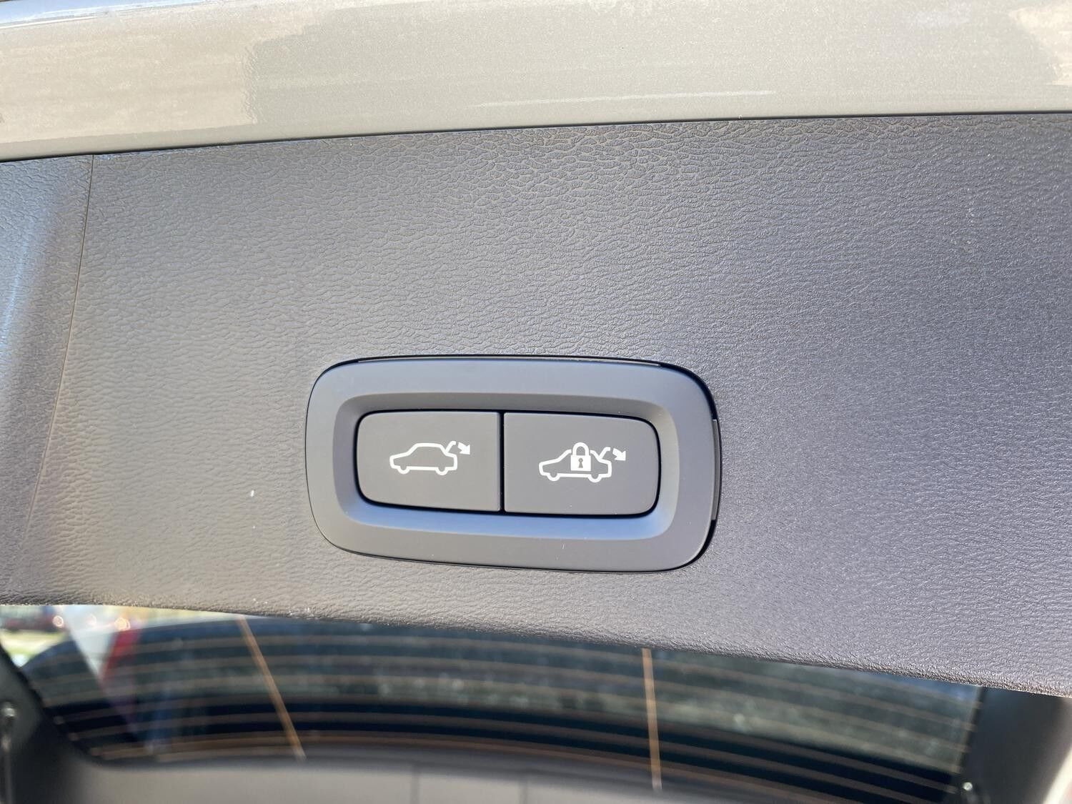 Grå Volvo EX40 fra 2025