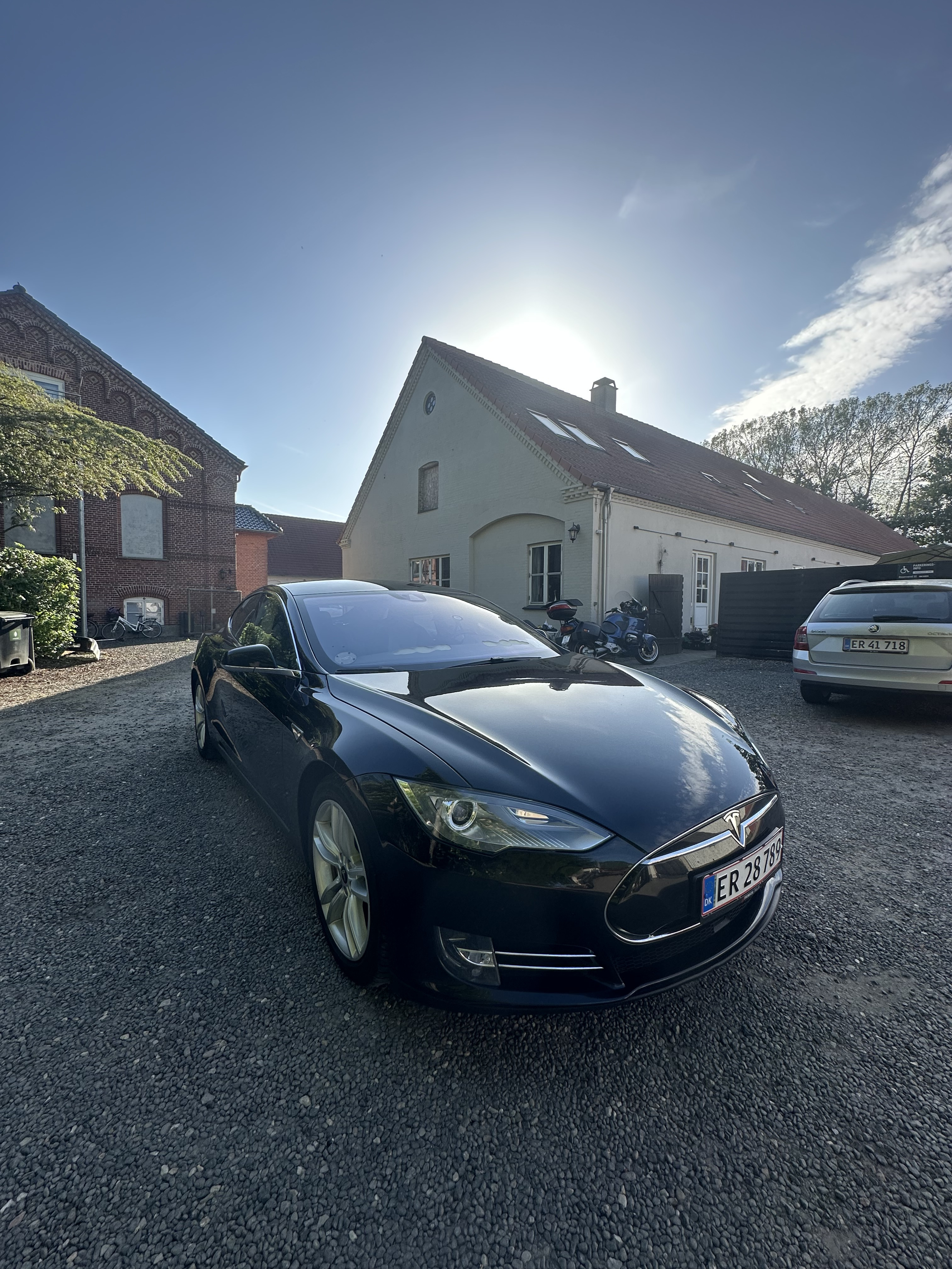 Sort Tesla Model S fra 2015