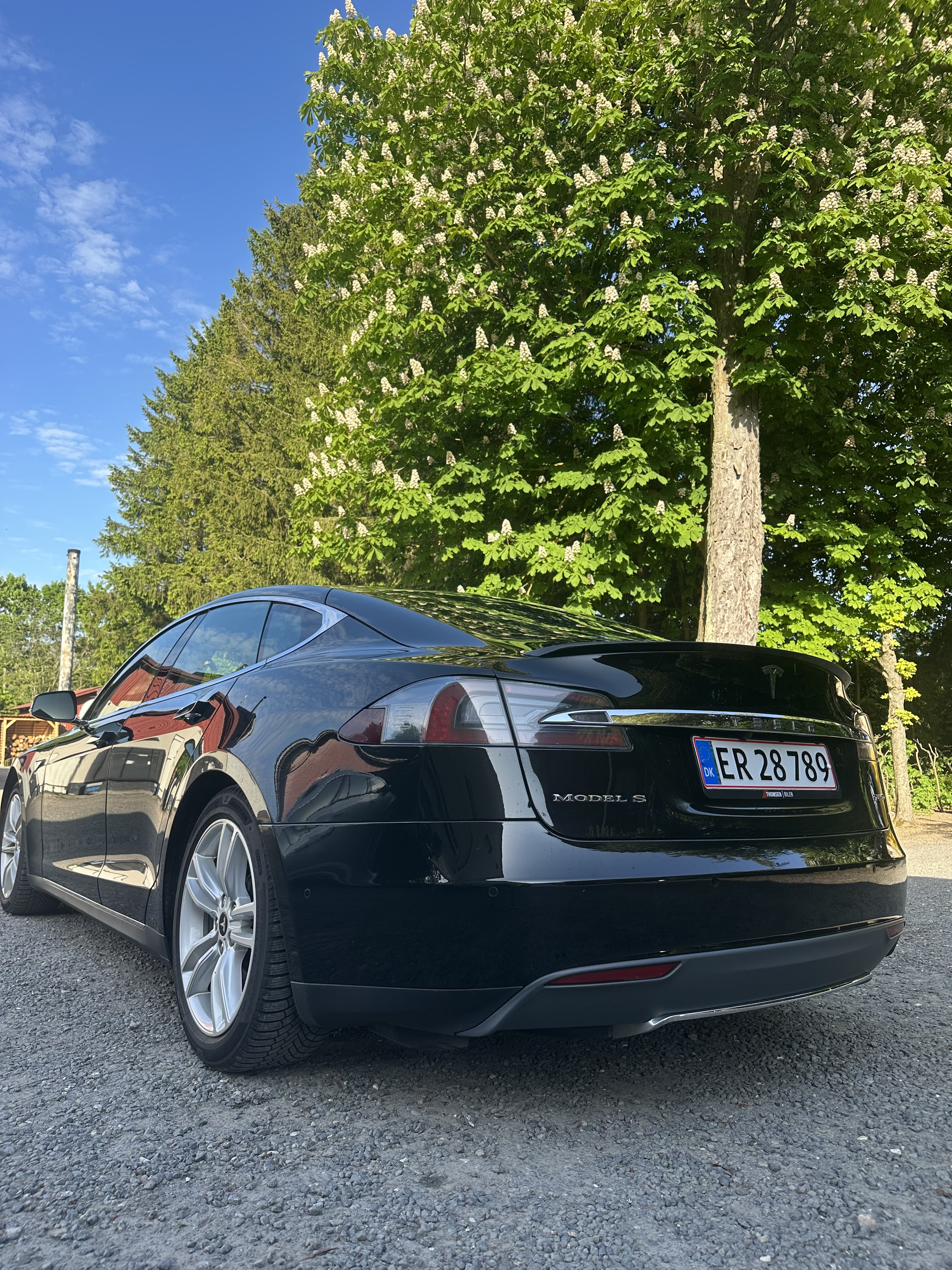 Sort Tesla Model S fra 2015
