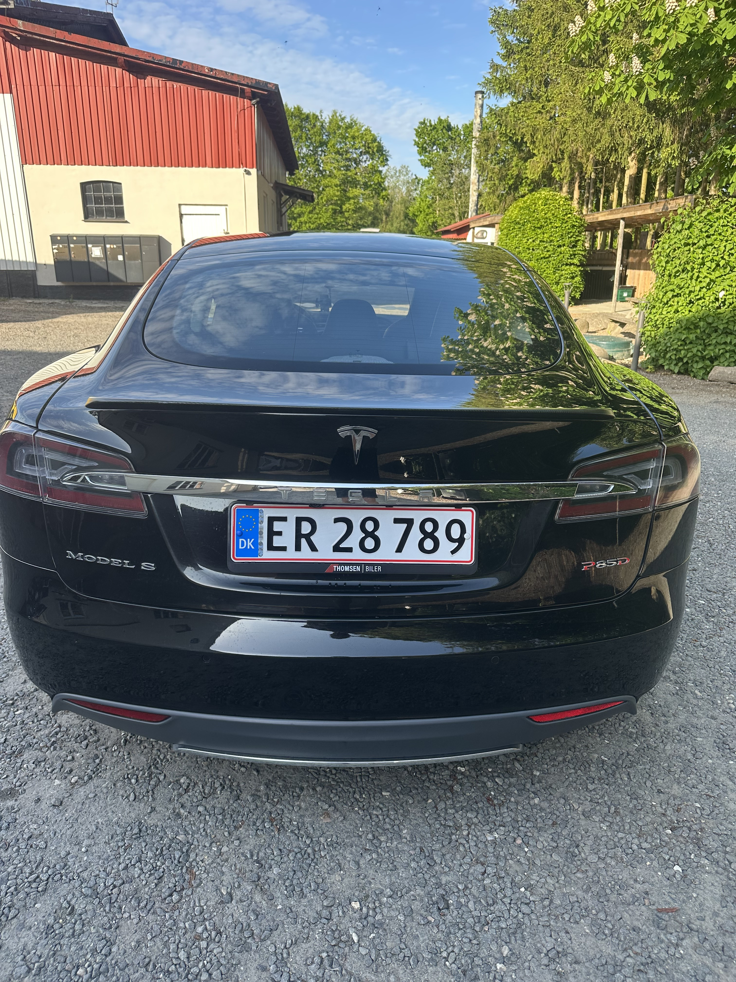 Sort Tesla Model S fra 2015