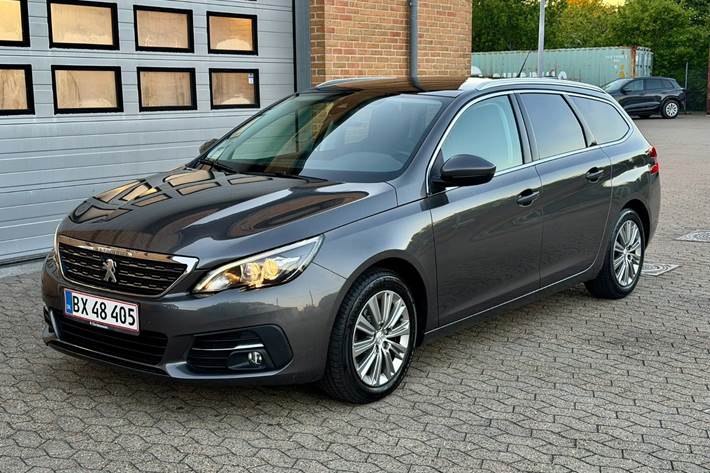 Grå Peugeot 308 fra 2018