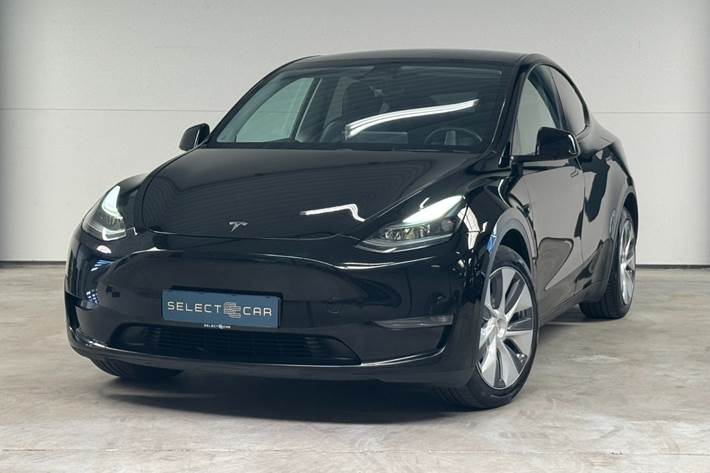 Sort Tesla Model Y fra 2024