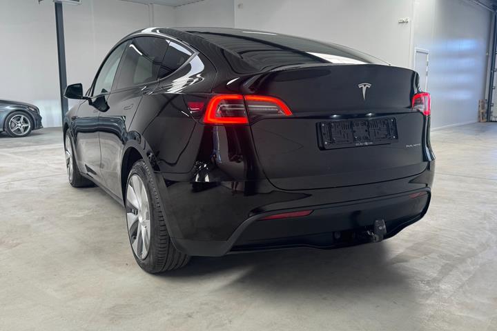 Sort Tesla Model Y fra 2024