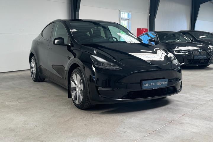 Sort Tesla Model Y fra 2024