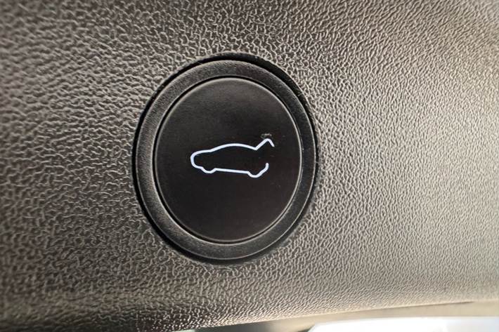 Sort Tesla Model Y fra 2024