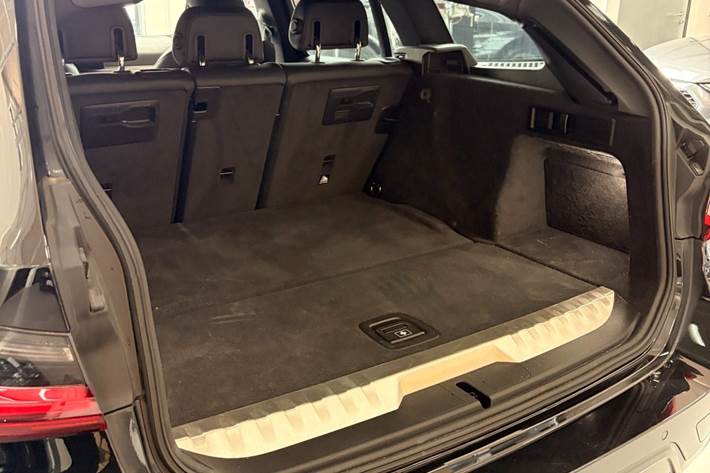 undefined BMW 330e fra 2024
