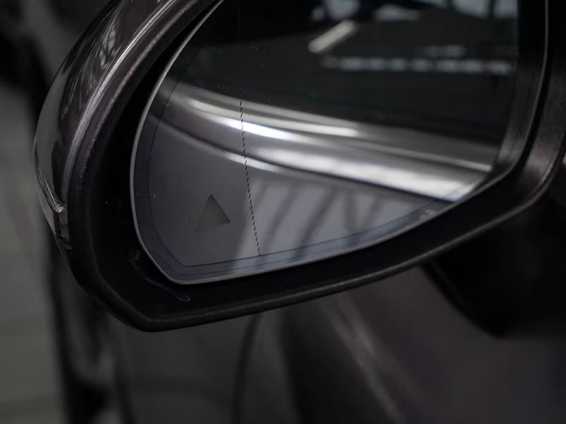 Grå Mercedes EQE300 fra 2025