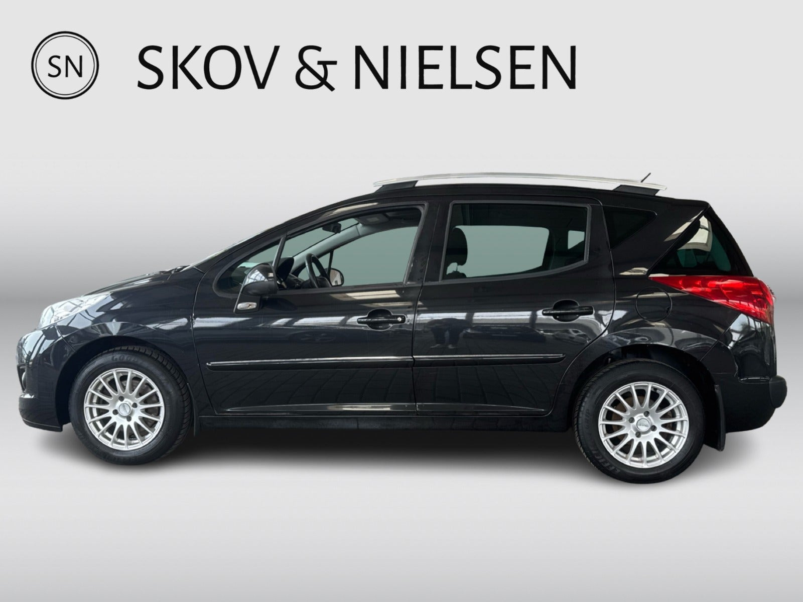 Sort Peugeot 207 fra 2010