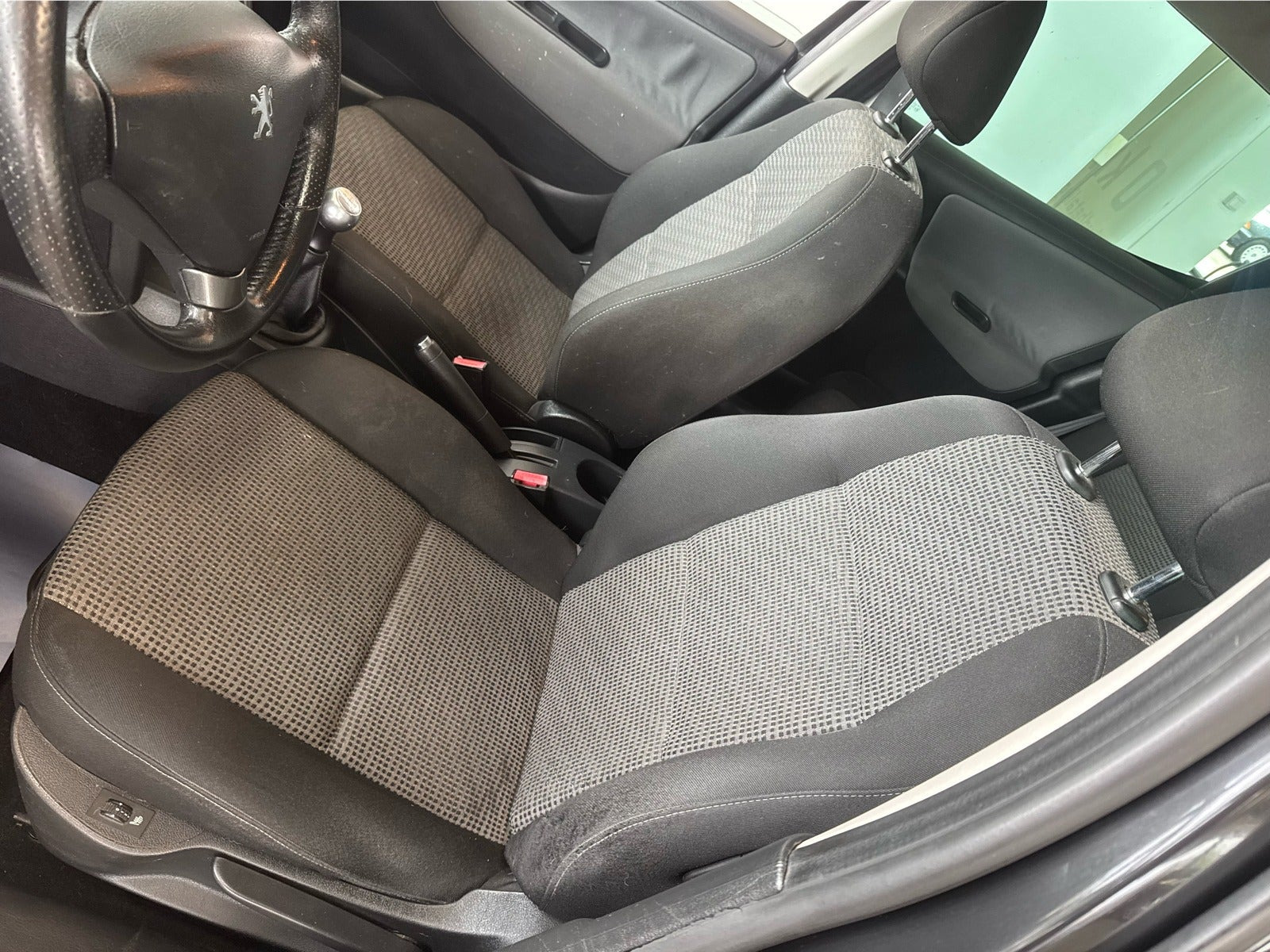Sort Peugeot 207 fra 2010